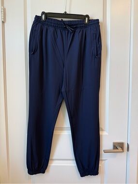 NWT women’s Fabletics Navy Jogger Pants with Elastic Waist Sz M